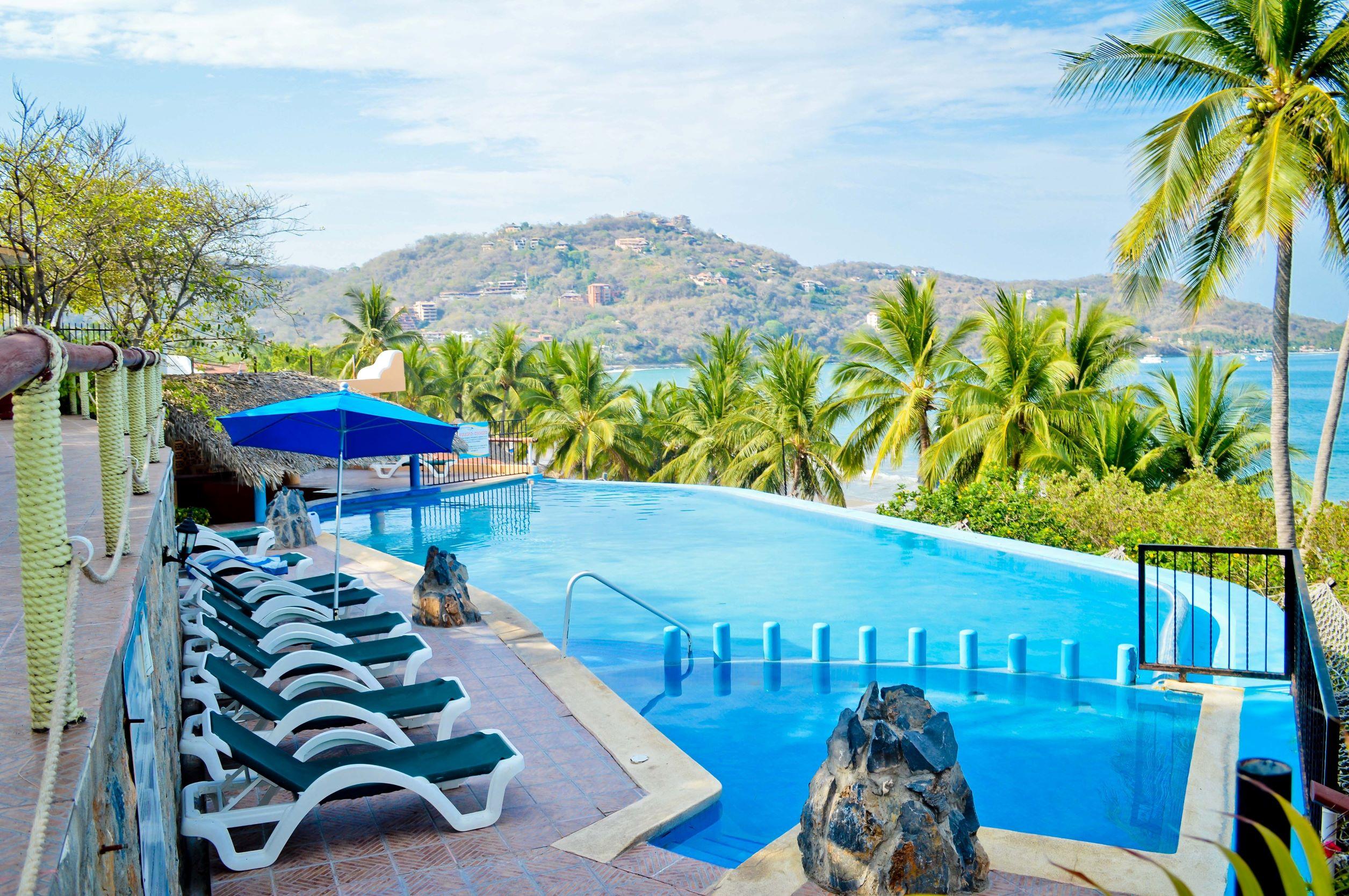 Hotel Catalina Beach Resort Zihuatanejo Exterior photo
