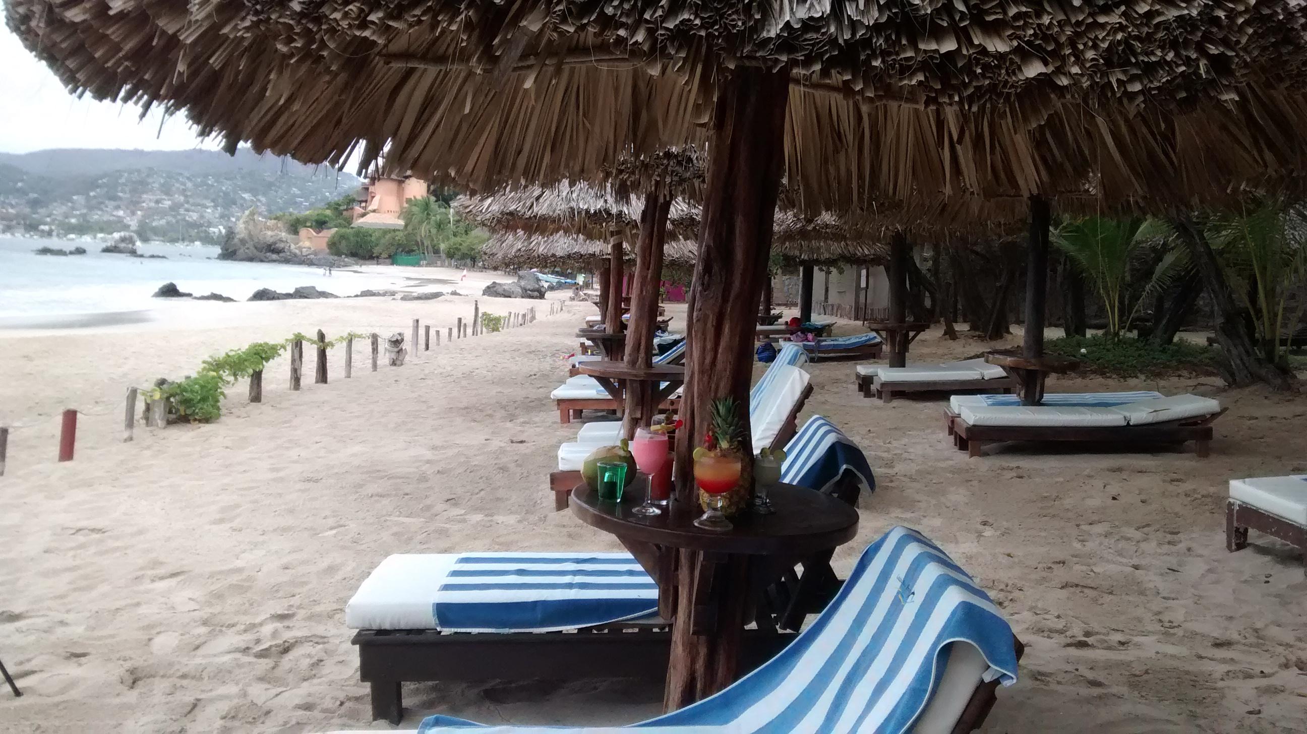 Hotel Catalina Beach Resort Zihuatanejo Exterior photo