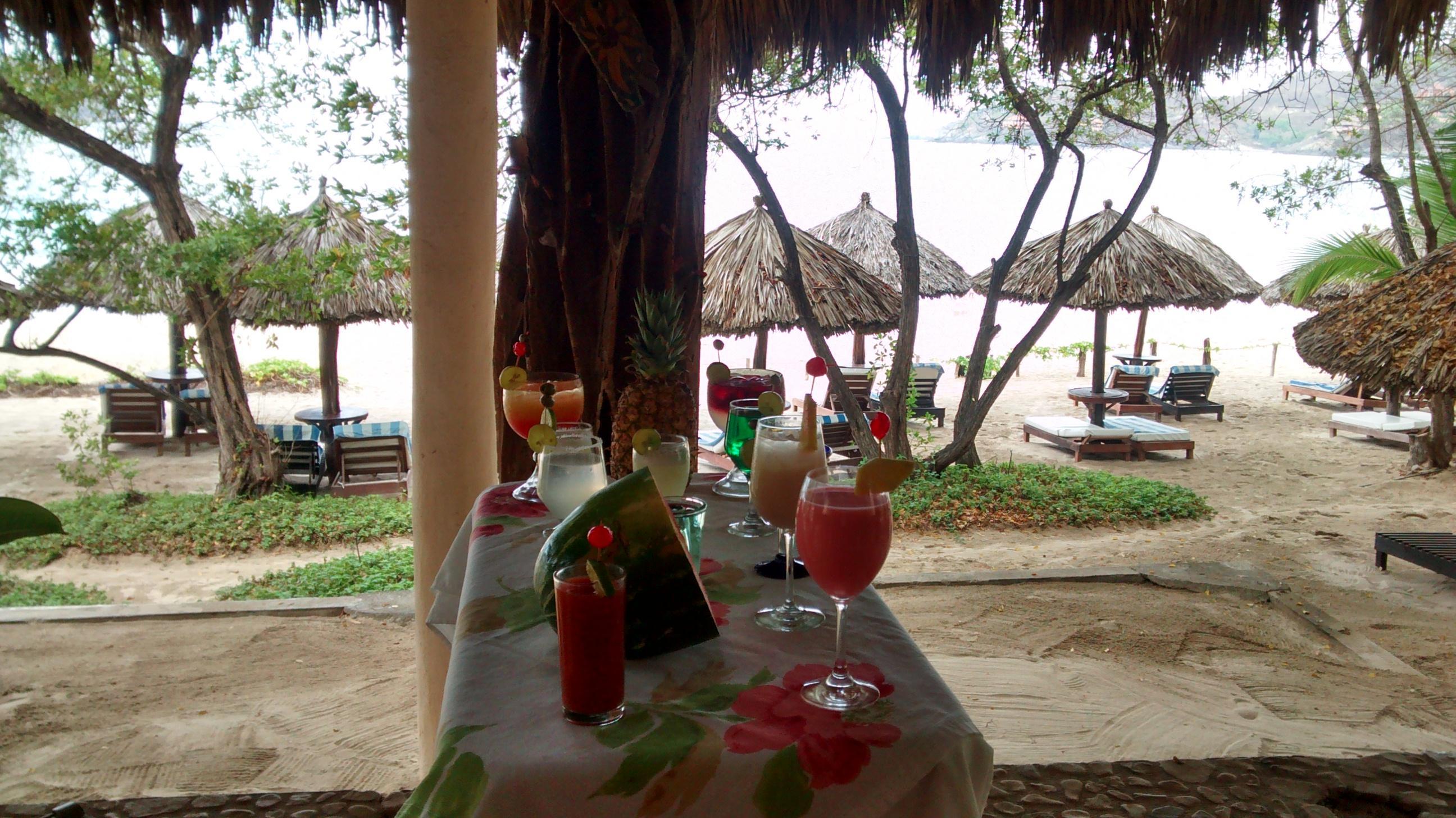 Hotel Catalina Beach Resort Zihuatanejo Exterior photo