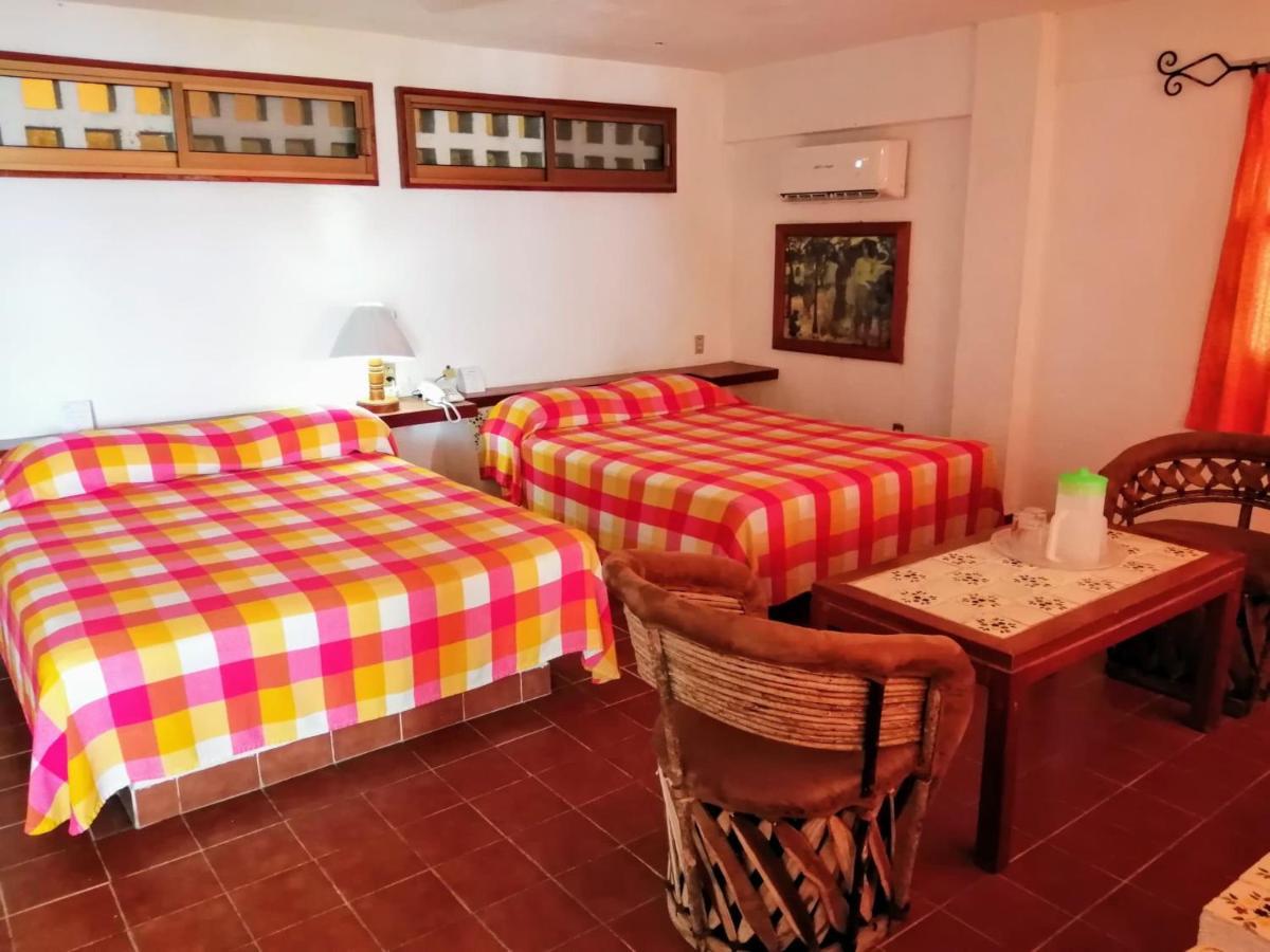 Hotel Catalina Beach Resort Zihuatanejo Exterior photo