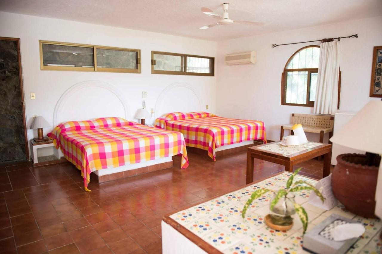 Hotel Catalina Beach Resort Zihuatanejo Exterior photo