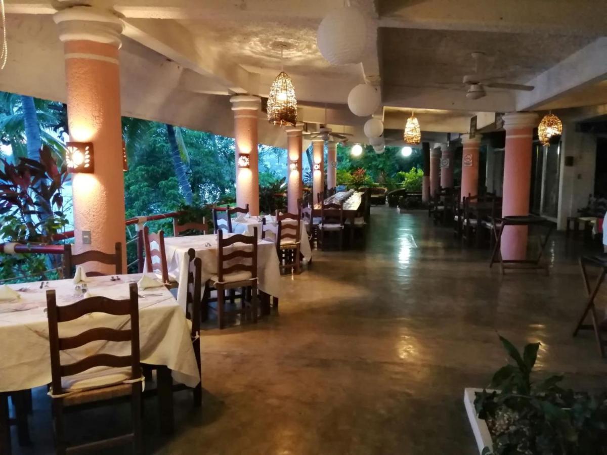 Hotel Catalina Beach Resort Zihuatanejo Exterior photo
