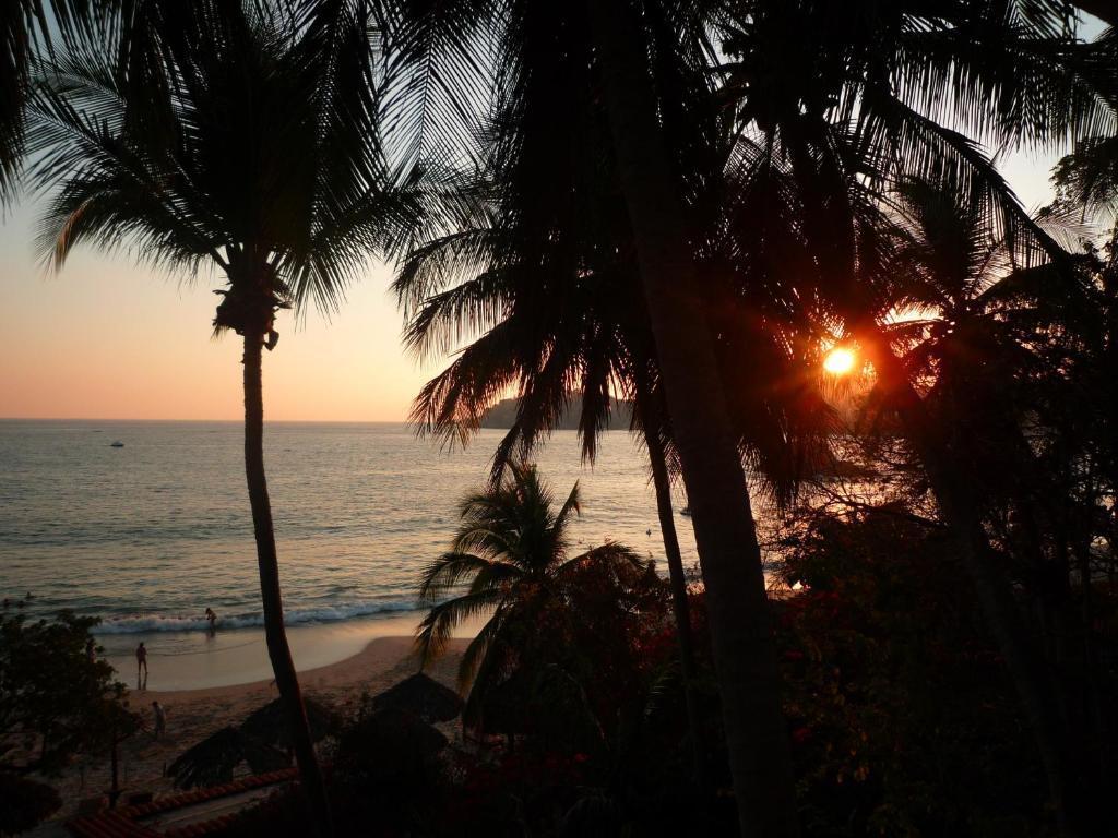 Hotel Catalina Beach Resort Zihuatanejo Exterior photo